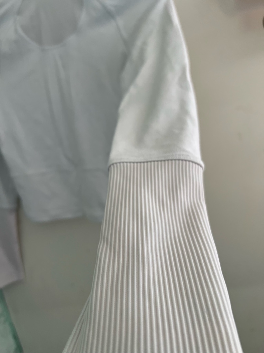 Lululemon White Cropped Athletic Zip Top – Size 4 - Picture 7 of 8